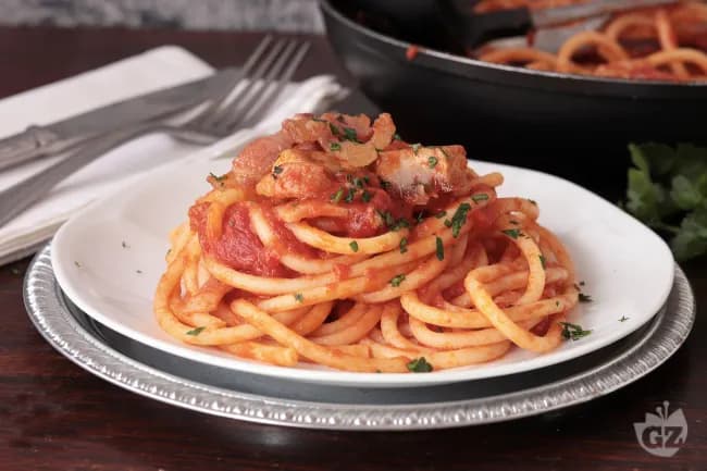 Amatriciana di tonno con bucatini