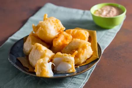 Baccalà in pastella con salsa piccante