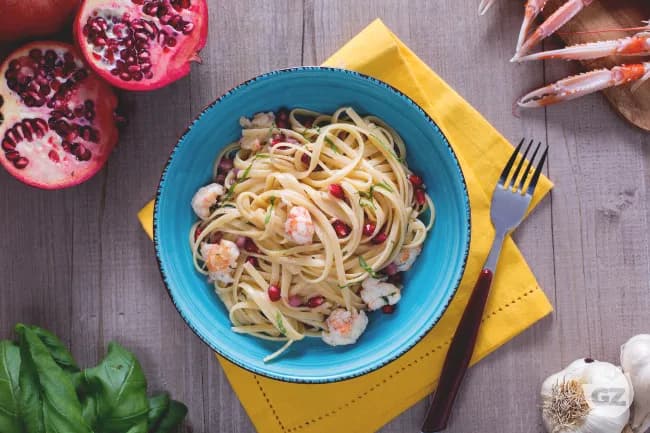 Bavette con scampi e chicchi