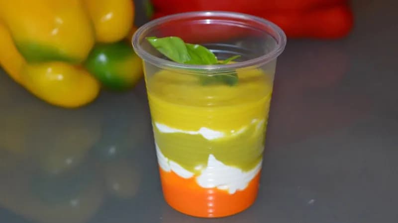 Bicchierini di peperoni ai tre colori