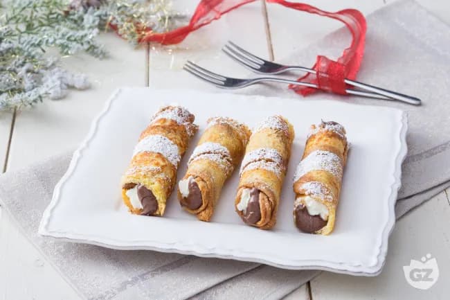 Cannoli di pandoro e nutella