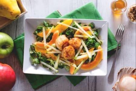 Capesante con insalata di frutta