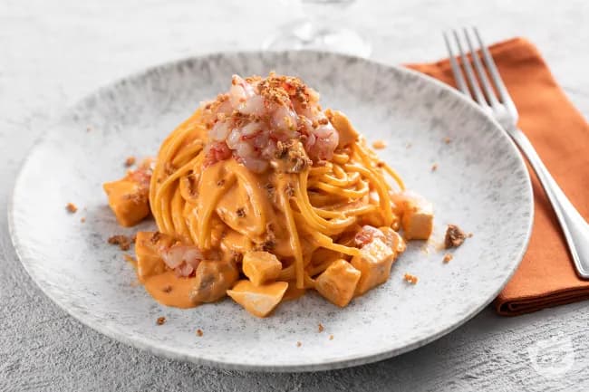 Carbonara di mare con gamberi