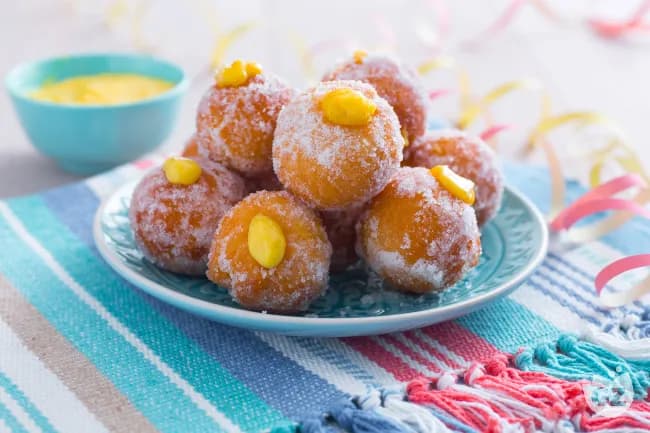 Castagnole ripiene di crema