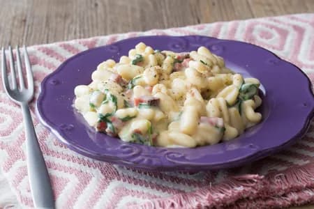 Cavatelli con speck, crema di patate e rucola