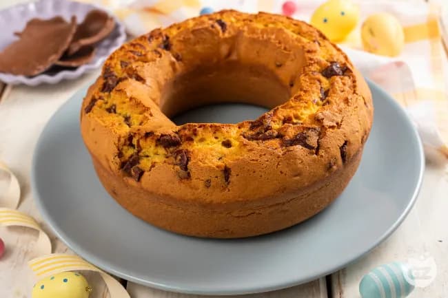 Ciambellone con uova di pasqua