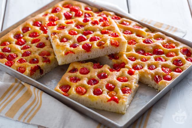 Focaccia con Pomodorini e Origano
