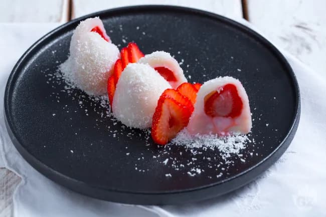 Mochi con fragole e cocco