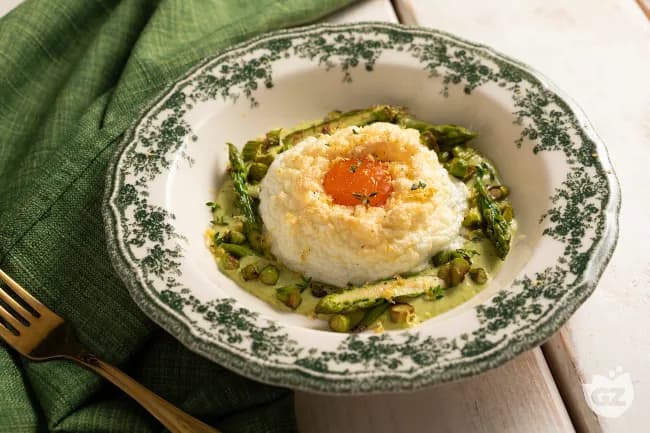 Nuvole di uova e asparagi