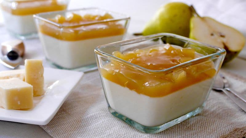 Panna cotta al parmigiano con pere
