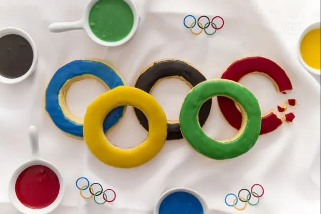 Anelli olimpici di pasta frolla glassati