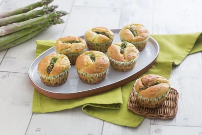 Muffin salati agli asparagi