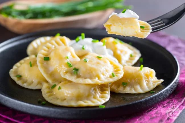 Pierogi polacchi ripieni di patate e