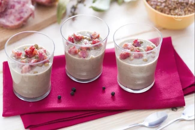 Vellutata di lenticchie con cotechino croccante