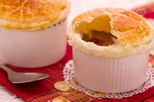 Vellutata di lenticchie in crosta di pasta