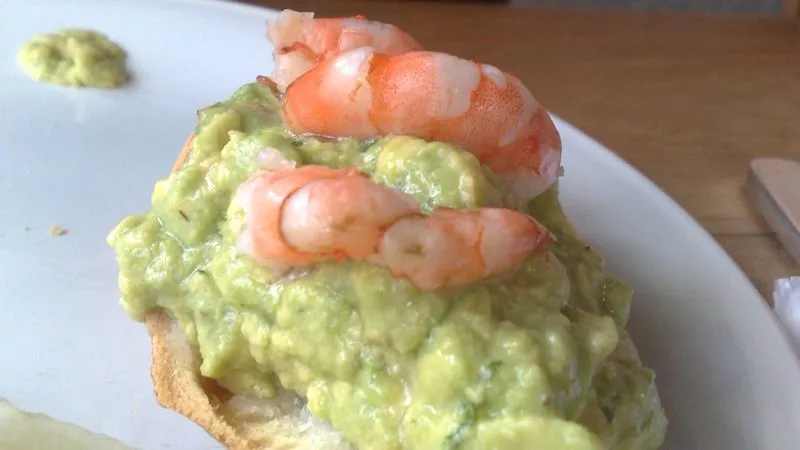 Avocado ripieno di gamberetti