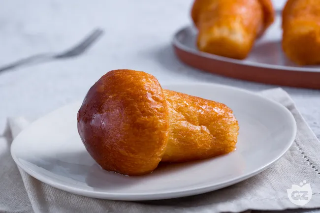Babà napoletano con bagna al rum