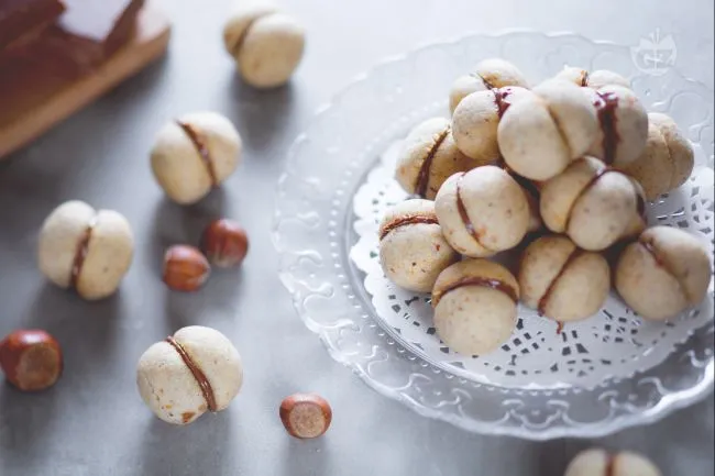 Baci di dama alle nocciole