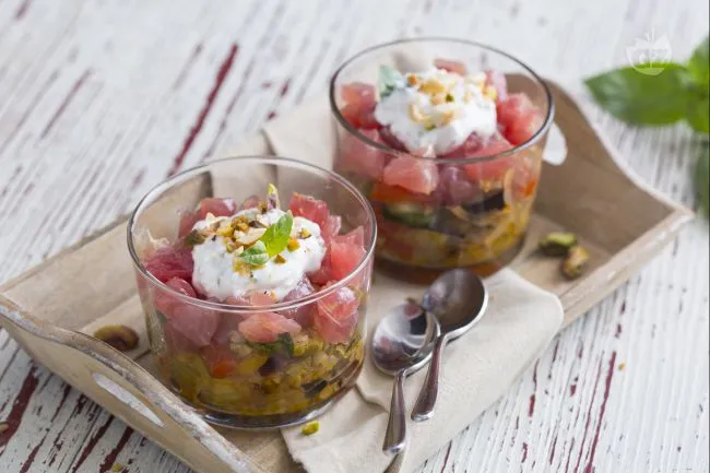 Bicchierini di caponata con tonno e tzatziki