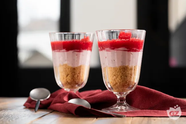 Bicchierini ricotta e lamponi senza