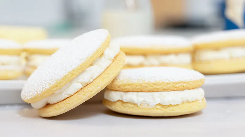 Biscotti paradiso con crema al latte