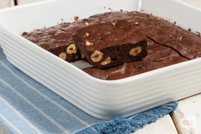 Brownies al microonde con nocciole