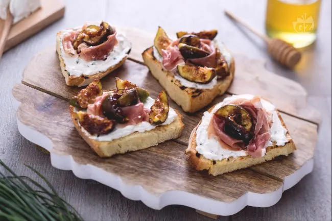 Bruschetta con fichi e prosciutto crudo