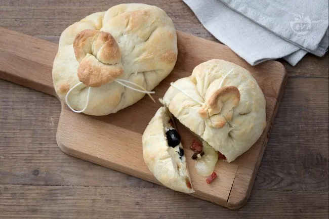 Cartocci di pizza ripieni