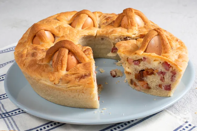 Casatiello napoletano