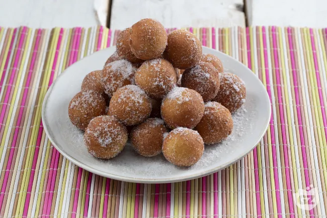 Castagnole di ricotta fritte