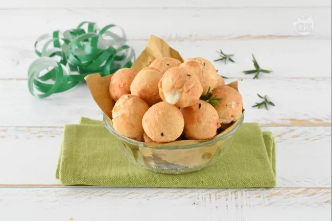 Castagnole salate al rosmarino