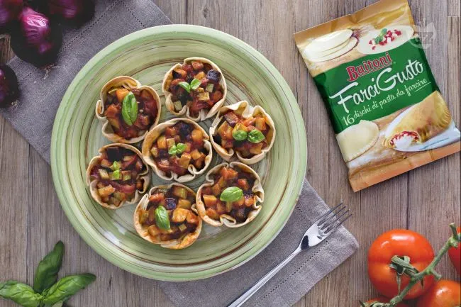 Cestini croccanti con caponata di melanzane