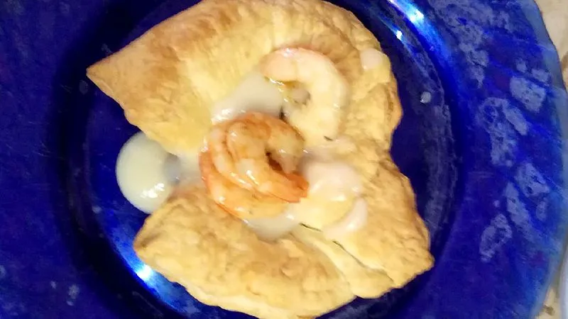 Cestini di sfoglia con crema di cannellini e gamberi