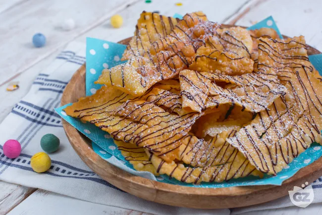 Chiacchiere di carnevale fritte al