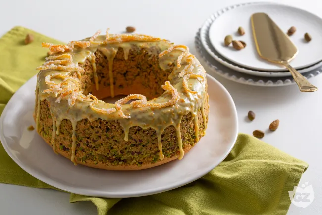 Ciambella all'arancia e pistacchi