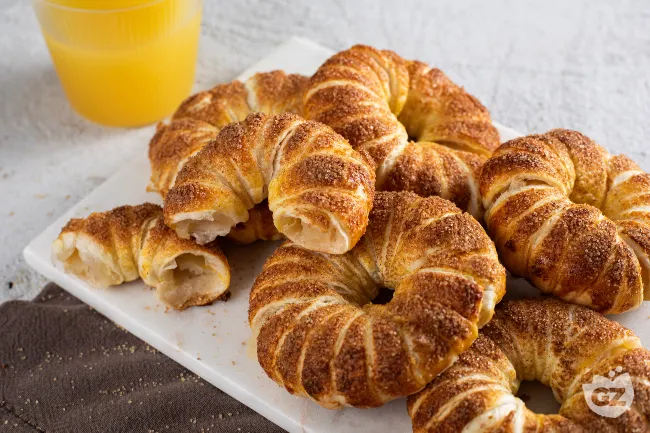 Ciambelle di mele in sfoglia