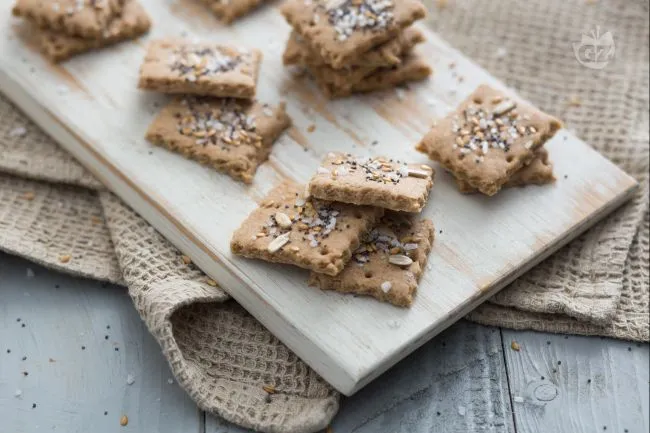 Cracker di farro con semi misti