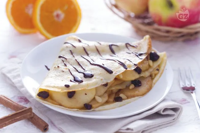 Crepe farcite con mele caramellate