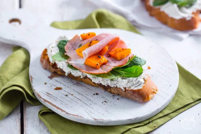 Crostone con zucca grigliata e robiola