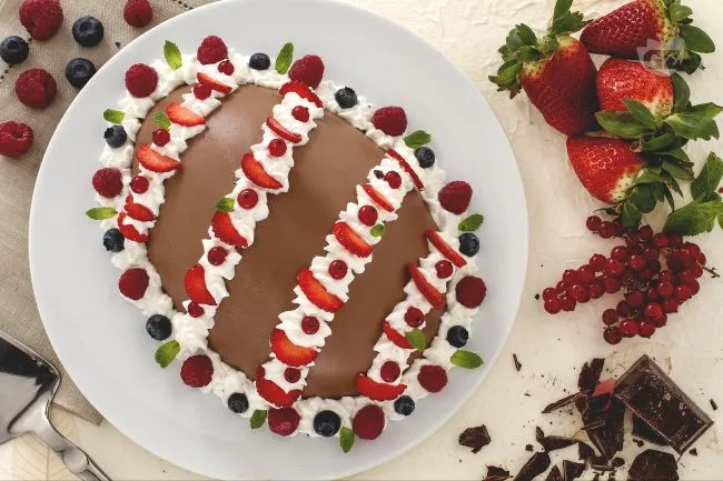 Dolce uovo di pasqua al cioccolato