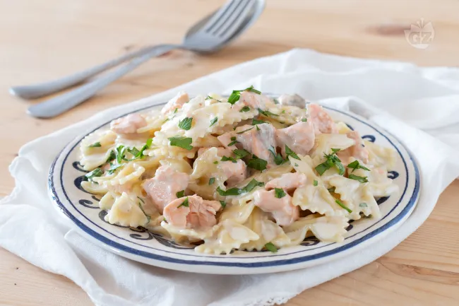 Farfalle al salmone fresco