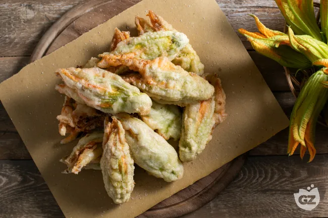 Fiori di zucca ripieni fritti o al forno