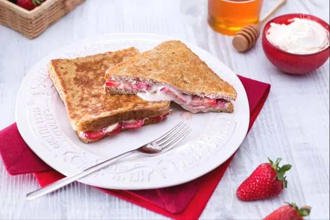 French toast alle fragole e mascarpone