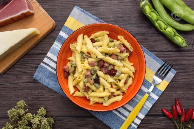 Garganelli con fave e speck