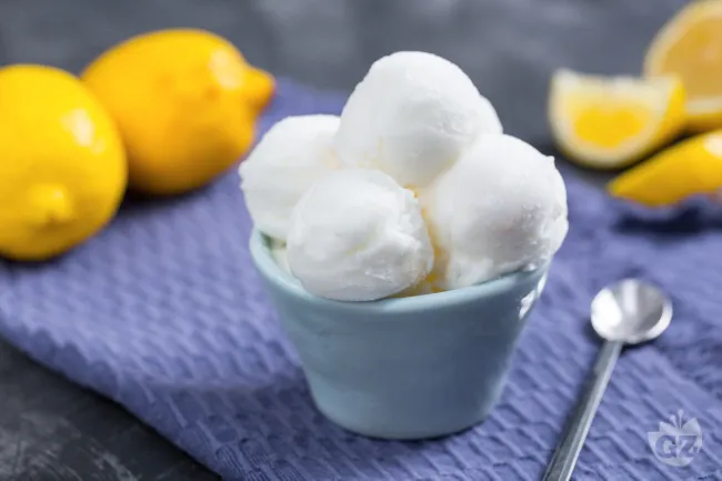 Gelato al limone fatto in casa