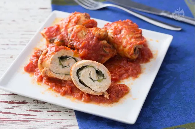 Involtini di tacchino al sugo
