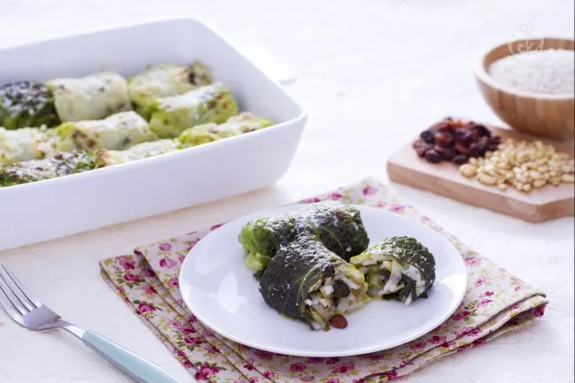 Involtini di verza ripieni di riso e scarola