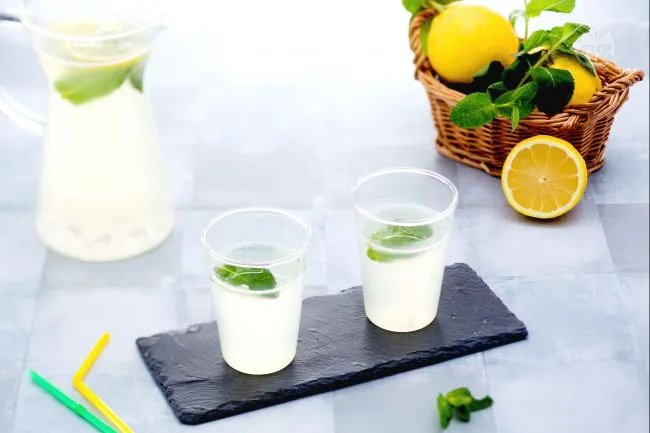 Limonata alla menta fatta in casa