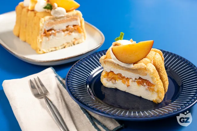 Mattonella panna e pesche con pavesini