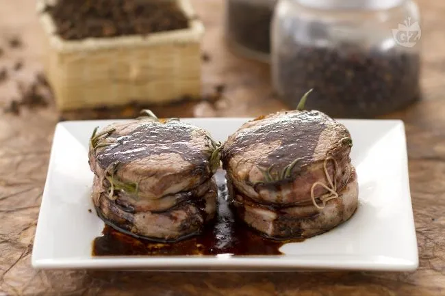 Medaglioni di filetto con salsa balsamica